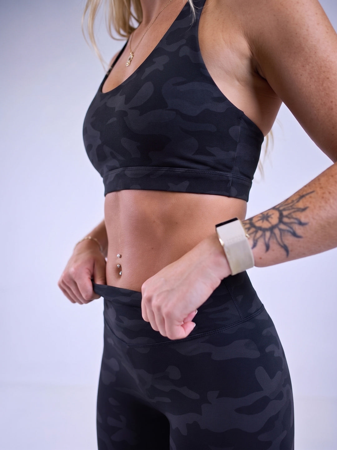 #color_black-camo