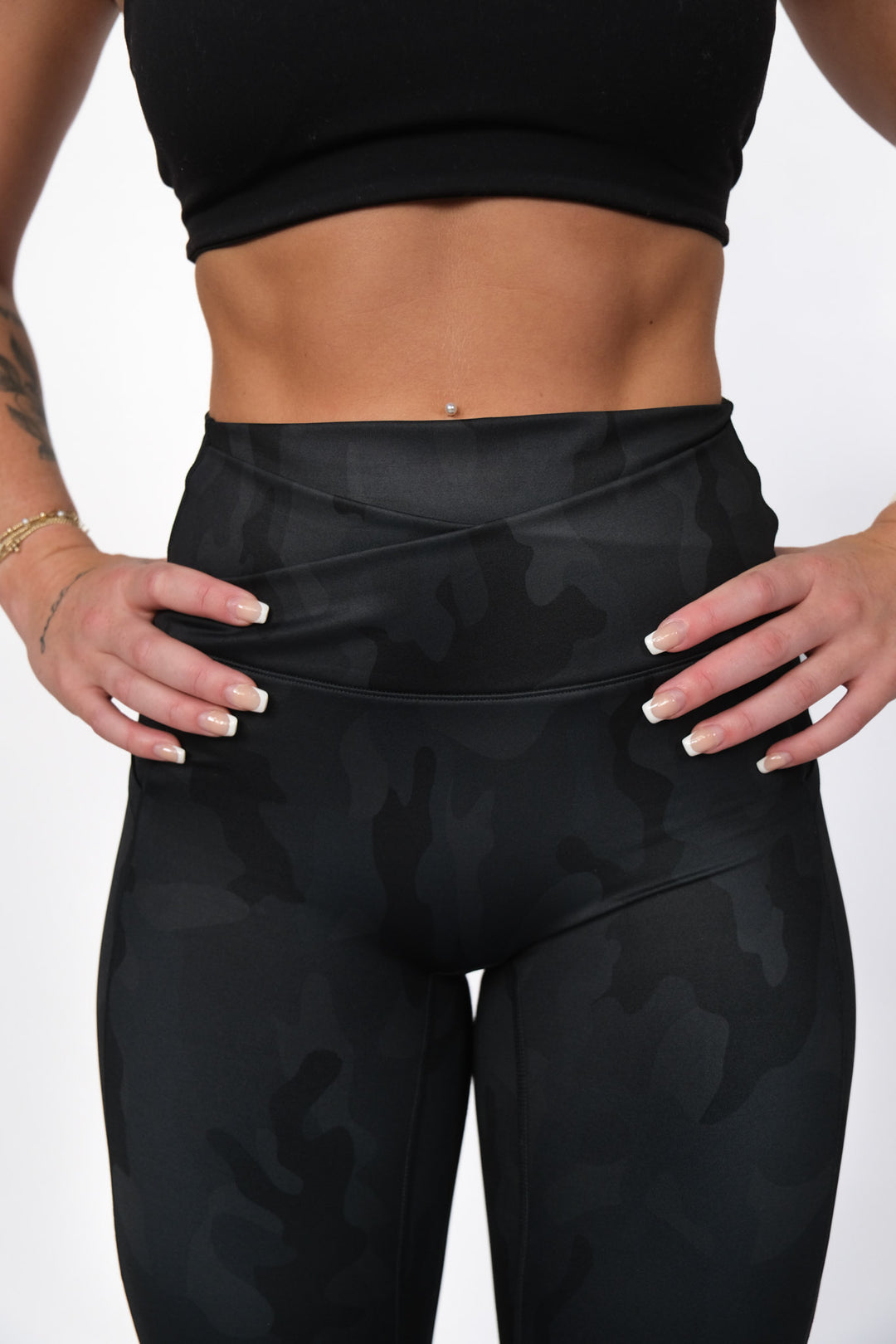 #color_black-camo
