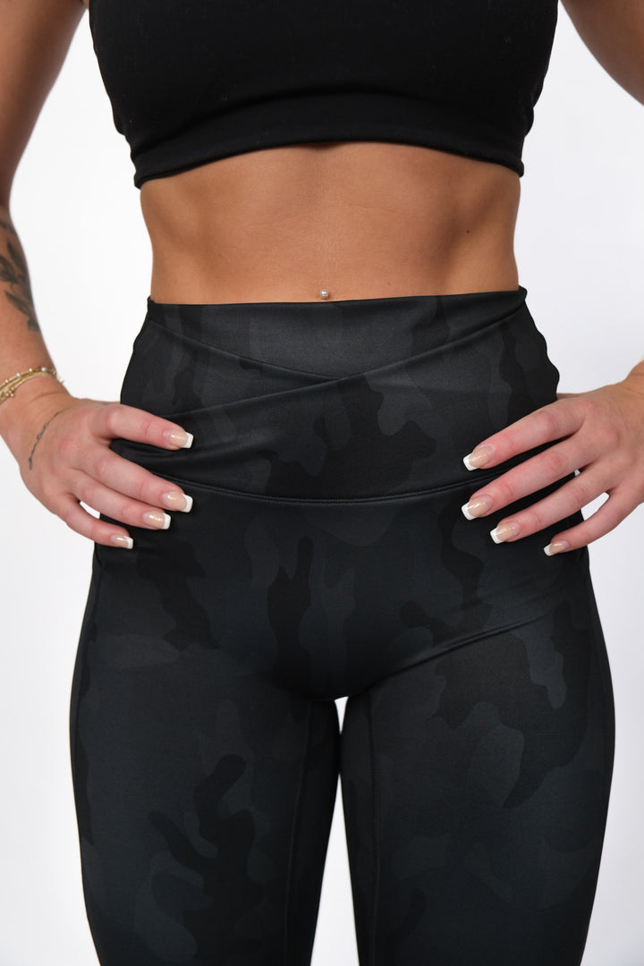 #color_black-camo