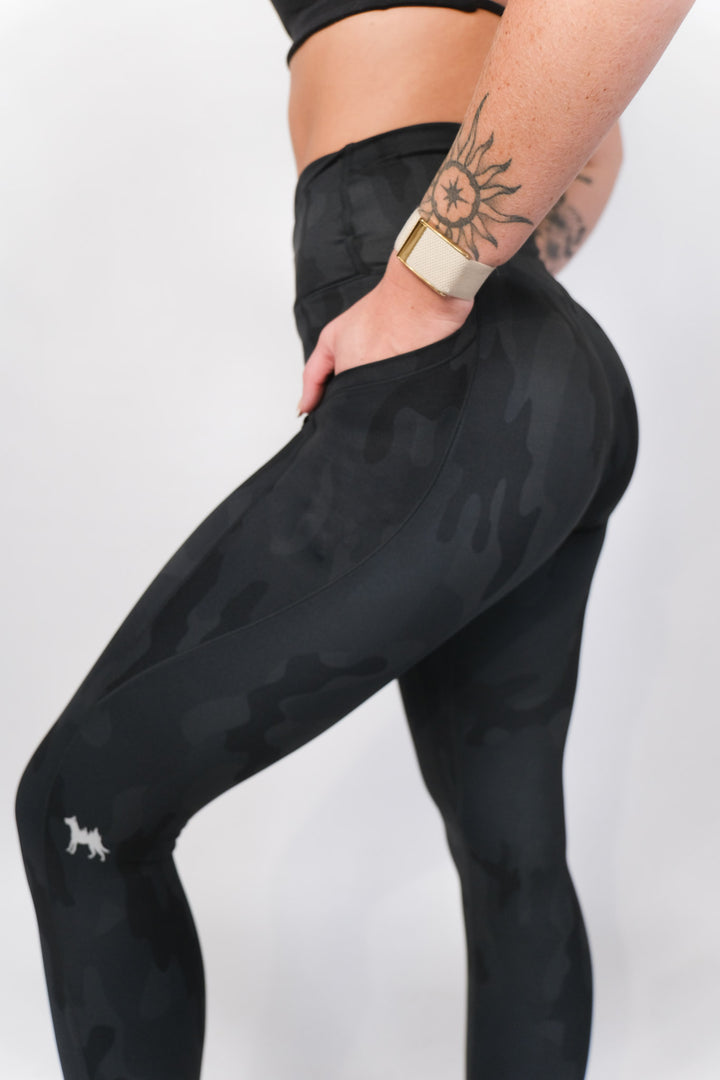 #color_black-camo