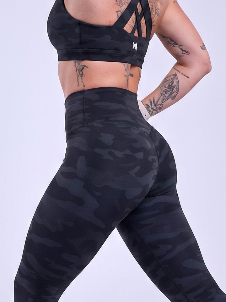 #color_black-camo