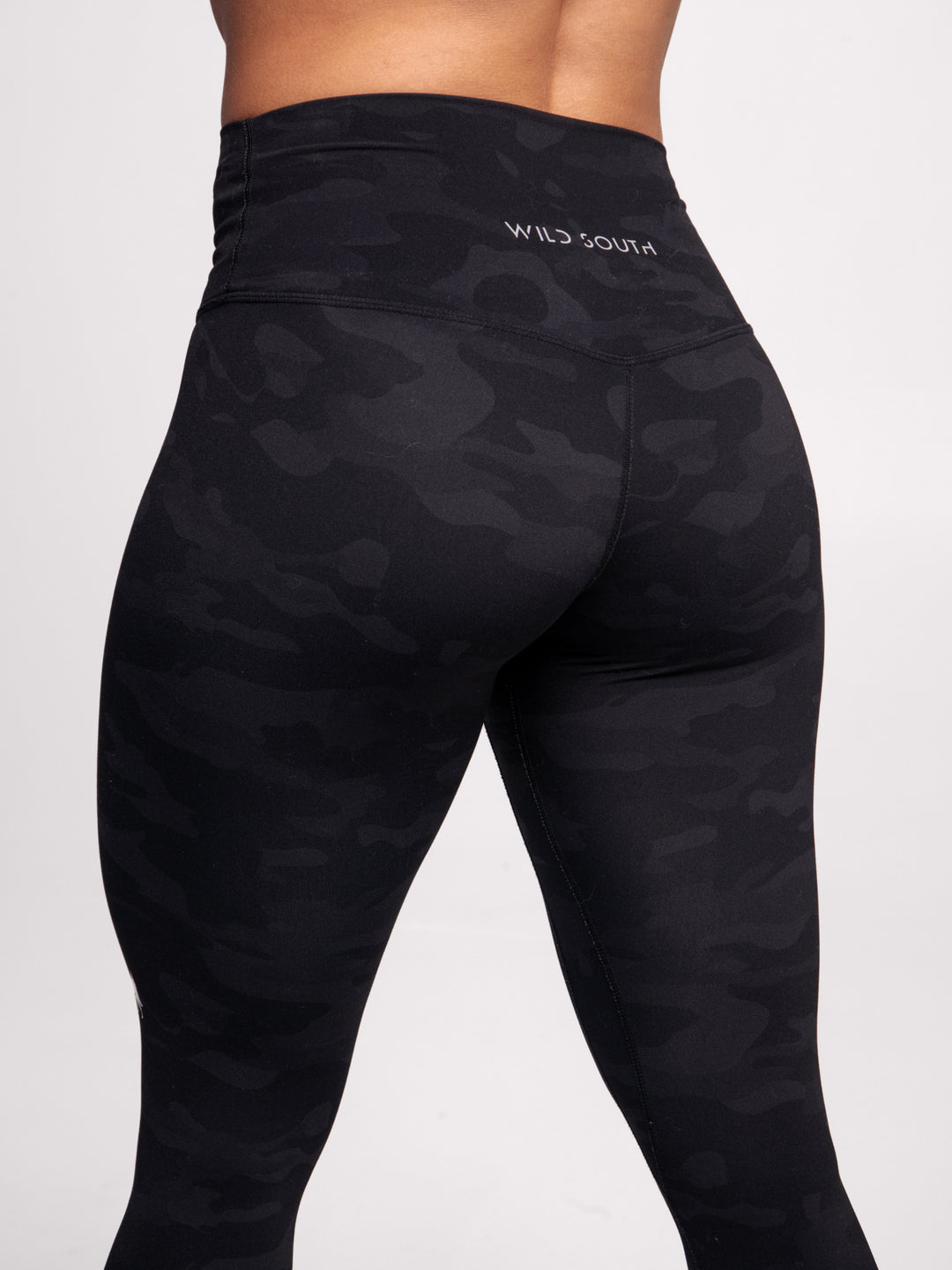 #color_black-camo